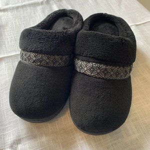 Isotoner Women's Microterry Jenna Clog Slippers, sz 7.5/8 House Slippers, Padded